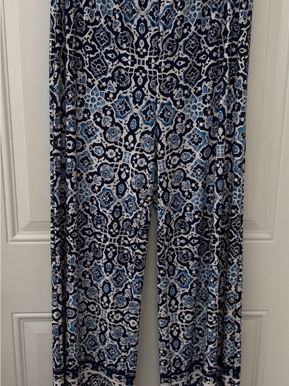 Chico's Travelers Blue and White Patterned Wide-Leg Pants